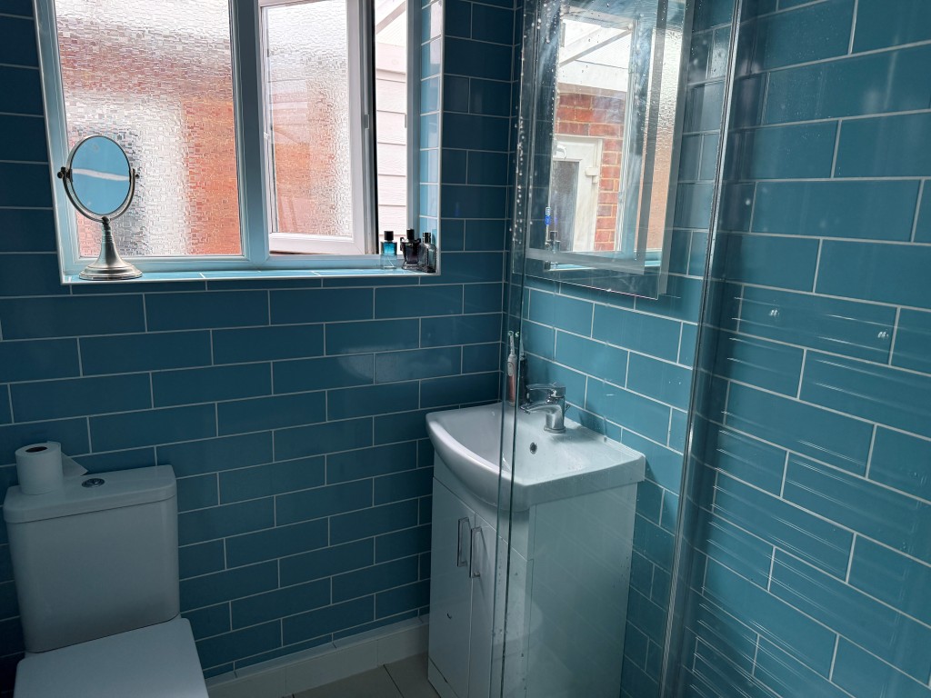 Lot: 137 - BUNGALOW WITH POTENTIAL IN FAVOURED LOCATION - Shower room with sink and WC